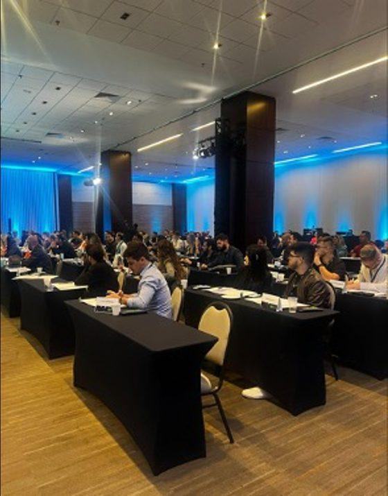 Sala de trabalho durante a imersão presencial